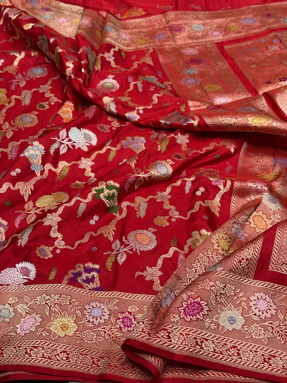 Red Handwoven Pure Banarasi Silk Saree in Kadwa Weave