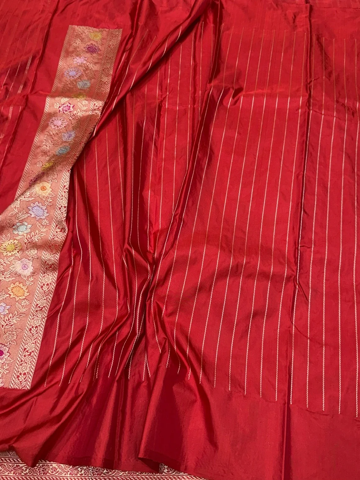 Red Handwoven Pure Banarasi Silk Saree in Kadwa Weave - Image 2