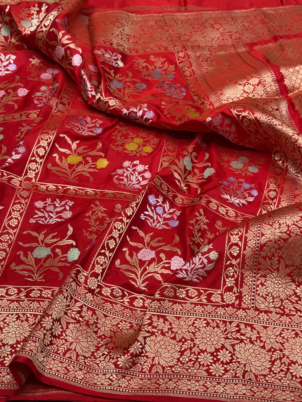 Red Handwoven Pure Banarasi Silk Saree in Kadwa Weave