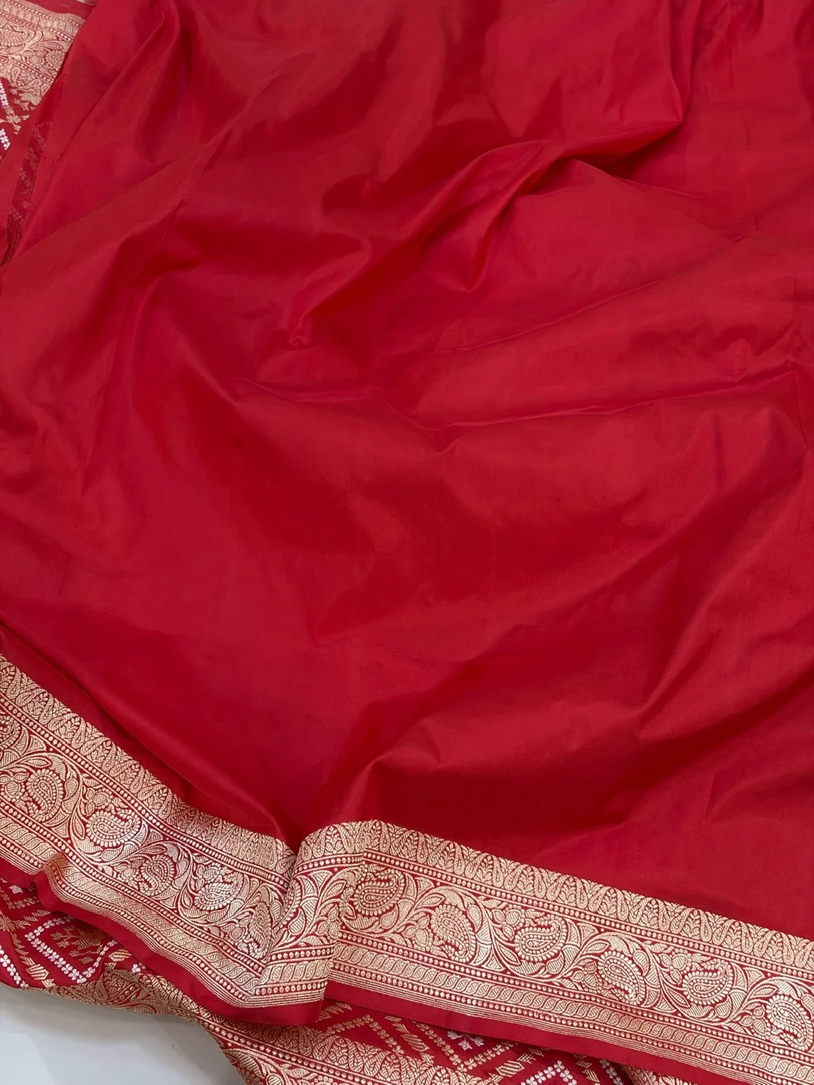 Red Handwoven Pure Banarasi Silk Saree in Kadwa Weave - Image 2