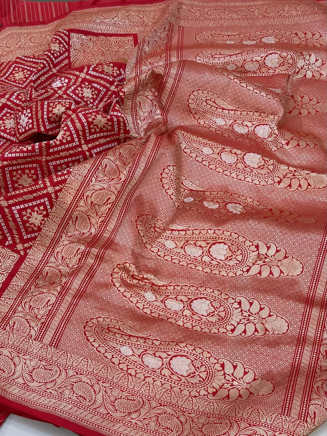 Red Handwoven Pure Banarasi Silk Saree in Kadwa Weave - Image 3