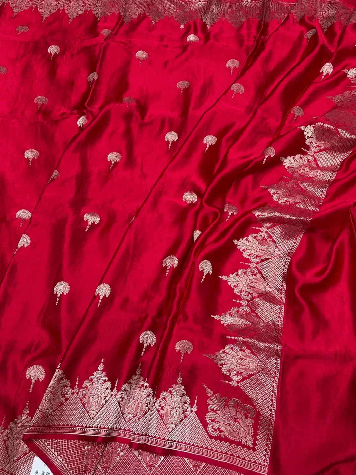 Red Handwoven Pure Mashru Banarasi Satin Silk Saree – Kadwa Weave | Authentic Banaras Handloom - Image 3