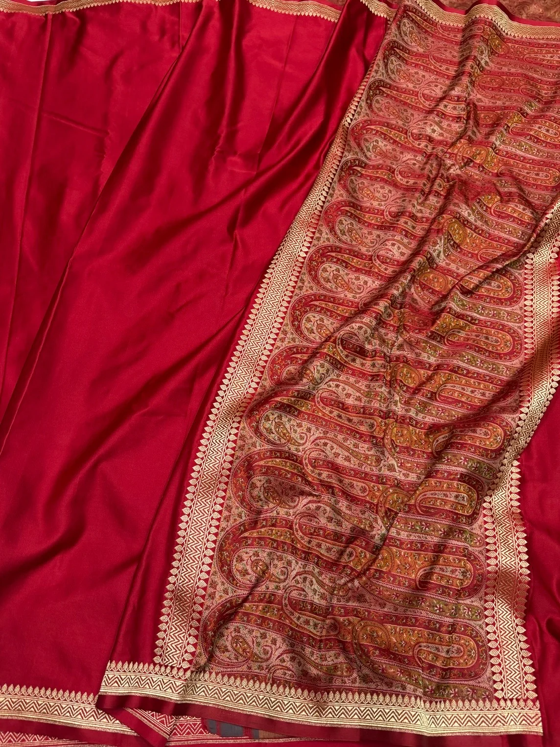 Red Jamawar Handwoven Pure Banarasi Satin Silk Saree - Image 3