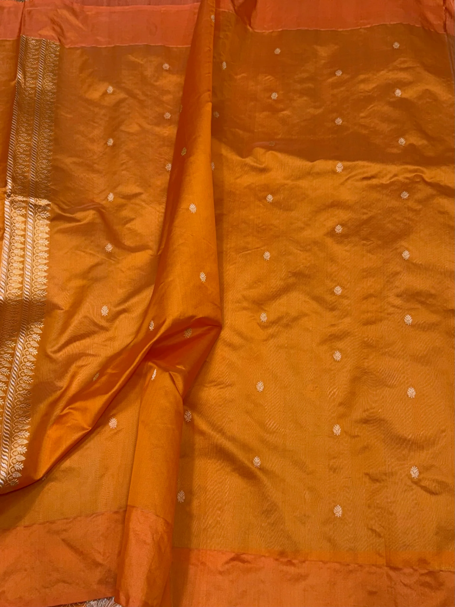 Rose Gold Handwoven Banarasi Pure Tissue Saree - Image 2