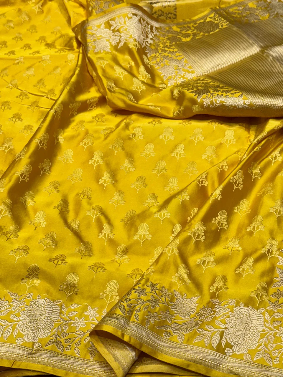 Rose Border Handwoven Pure Banarasi Satin Tanchoi Silk Saree - Image 10