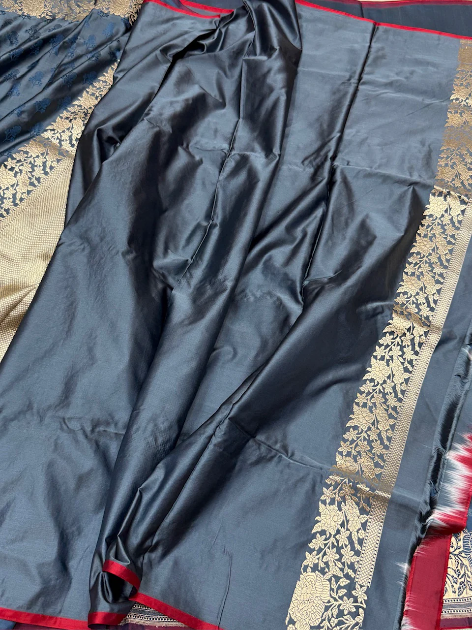 Rose Border Handwoven Pure Banarasi Satin Tanchoi Silk Saree - Image 3
