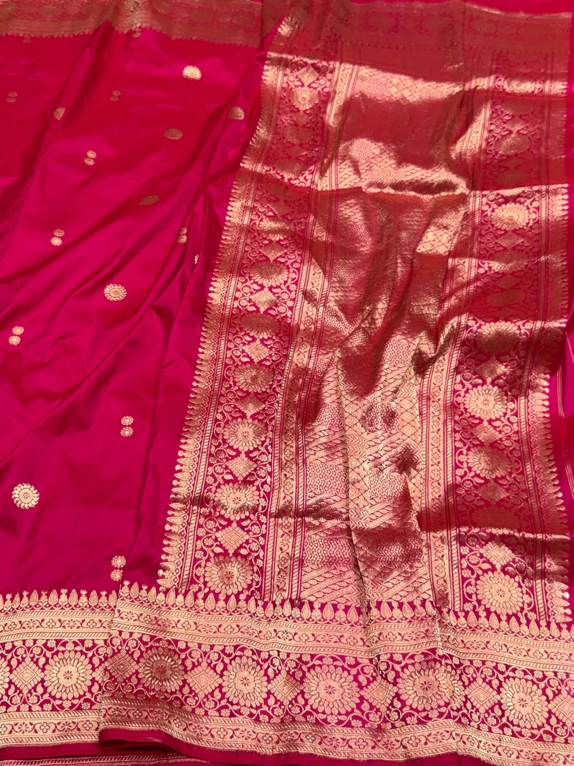 Rani Pink Vintage Handwoven Pure Banarasi Silk Saree - Image 3