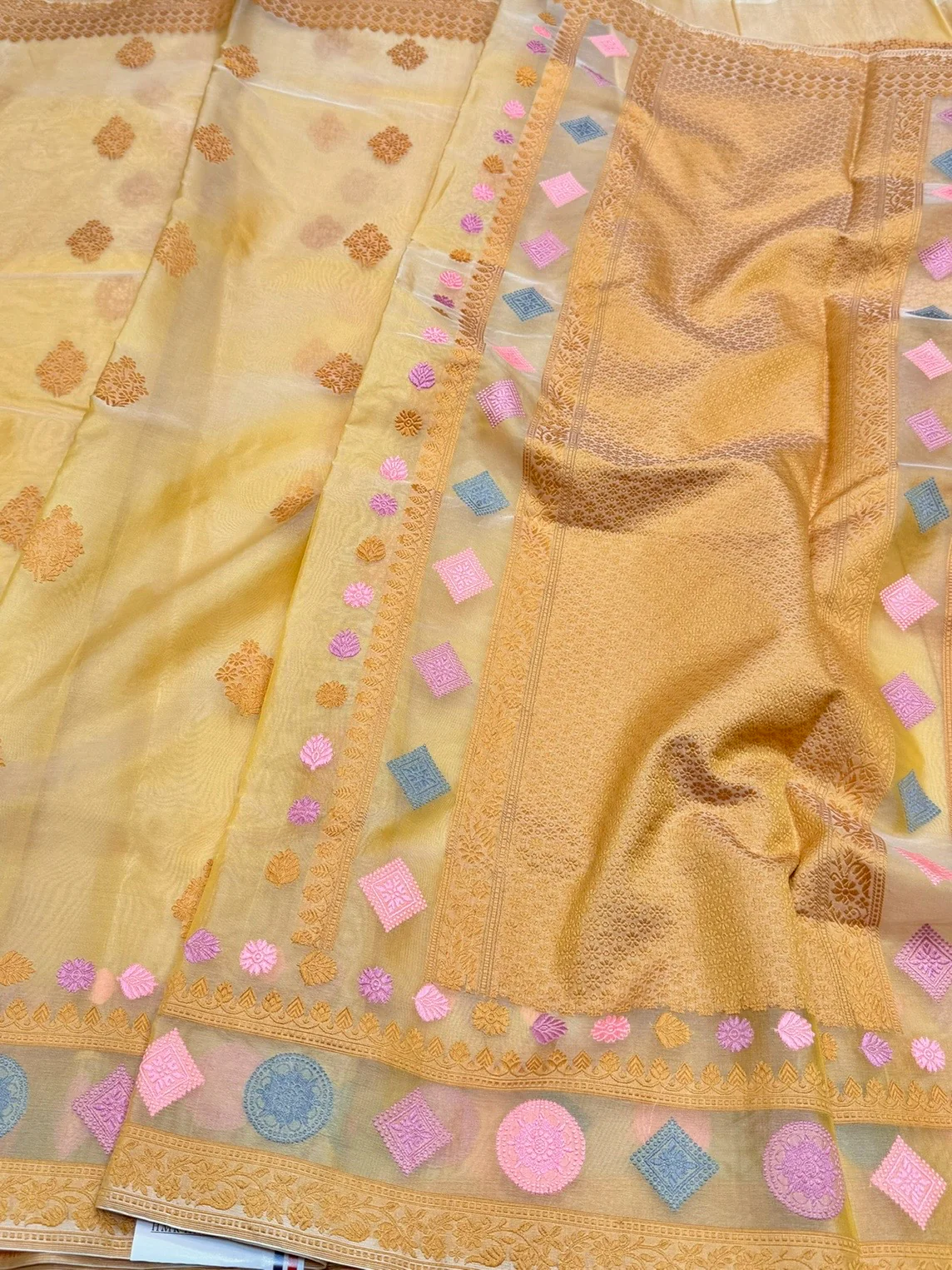 Yellow Handwoven Pure Organza Silk Saree - Image 3