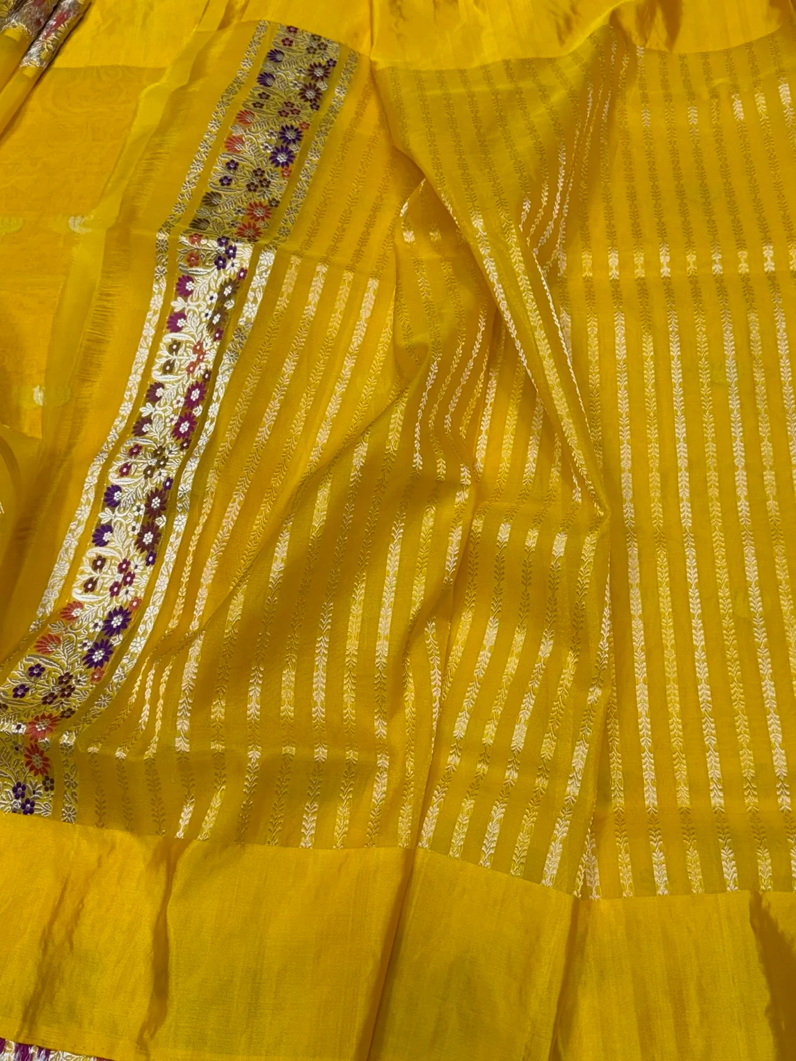 Yellow Handwoven Pure Organza Silk Saree - Image 2